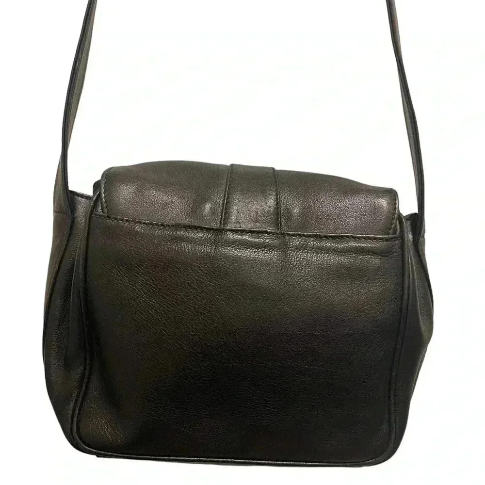 Gucci horsebit Leather Black
Crossbody Mini bag Used but in good condition - Picture 3 of 11